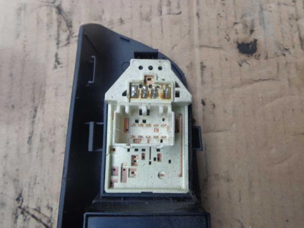 BOUTON LEVE VITRE KIA CEED 2010 ( 2VITRES ) - Vue 4